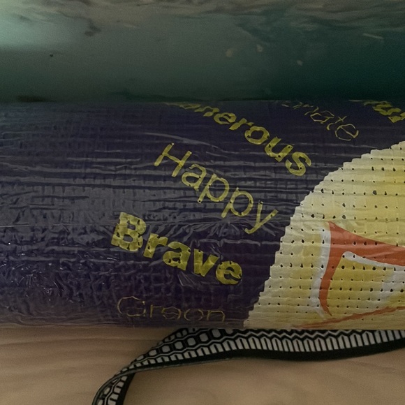 ARBONNE logo’d yoga mat with carrying strap NEW - Picture 3 of 6